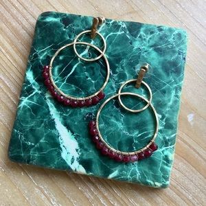 NWOT ANTHROPOLOGIE Brushed Gold Wine Red Beaded Post Chandelier Earrings